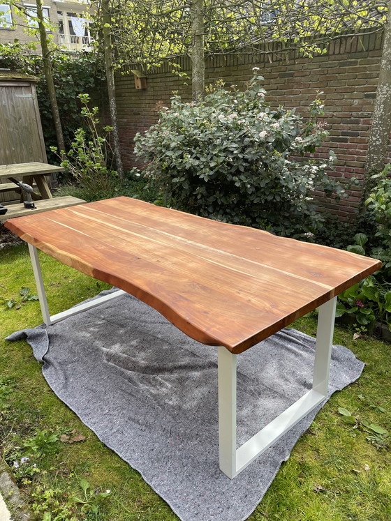 Image 1 of Mesa con borde natural, única y robusta.