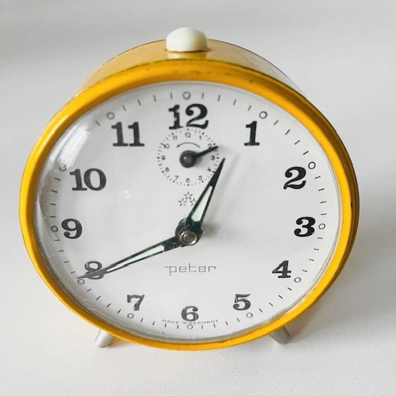 Image 1 of Vintage Junghans Peter Wecker aus der Mitte des 20. Jahrhunderts, gelb-weiß, 1970er Jahre
