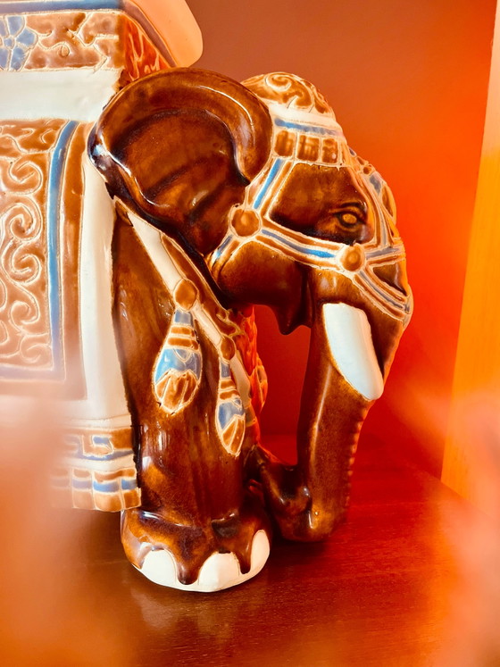 Image 1 of Magnifique éléphant en porcelaine vintage