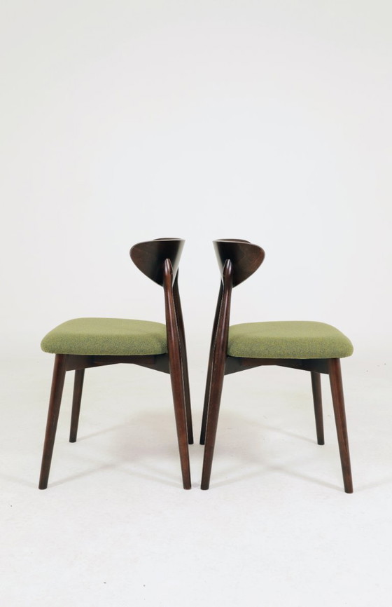 Image 1 of Juego moderno de 2 sillas de comedor, tela verde aguacate y madera de haya nogal oscuro.