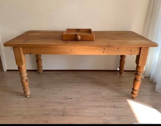 Grenen eettafel met mooie poten kwaliteit