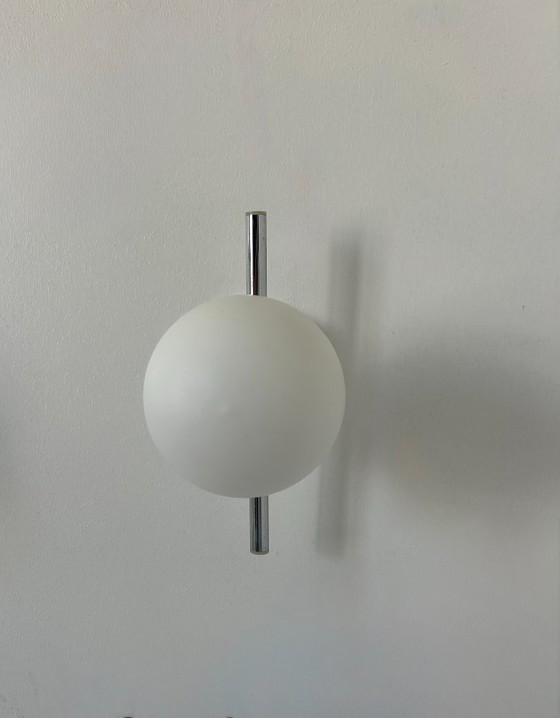 Image 1 of Coppia di applique vintage in cromo e opalina, Francia 1970