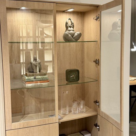 Image 1 of Vetrina in rovere Skovby