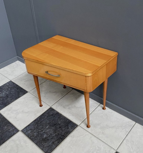 Image 1 of Klein halkastje in een ongebruikelijke vorm, jaren 60.
