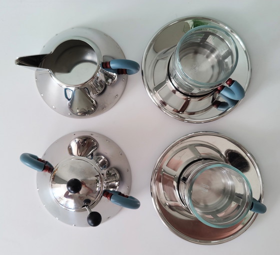 Image 1 of Zuccheriera, lattiera e due tazzine da caffè espresso di Alessi, progettate da Michael Graves