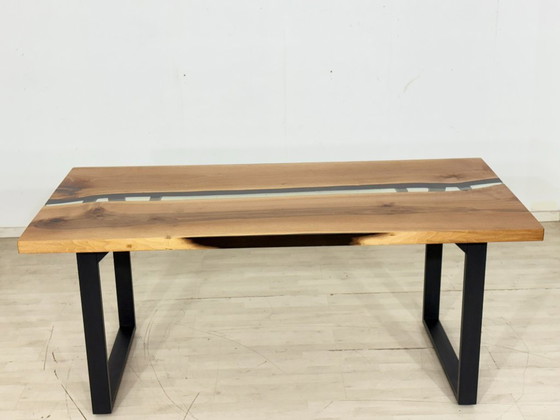 Image 1 of Eettafel van epoxyhars / eettafel / vergadertafel, massief walnoothout / 180 cm breed