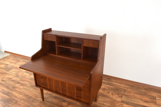 Image 1 of Mid Century Deense notenhouten secretaire, 1960S.