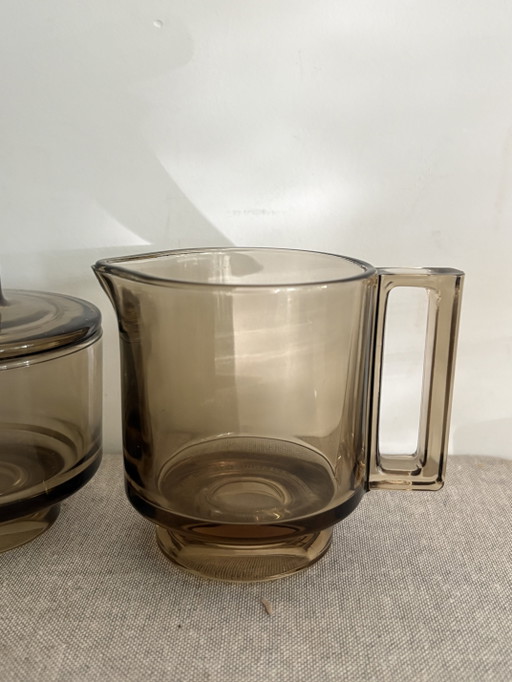 Jarra de leche y azucarero antiguos de Joe Colombo “Arno Italora”, de cristal ahumado.