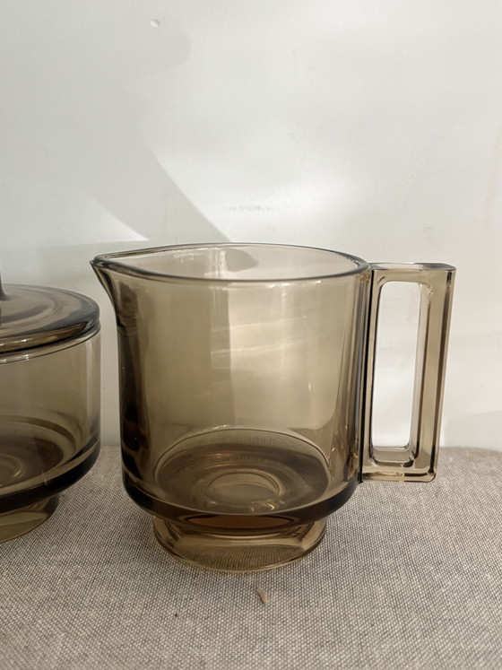 Image 1 of Jarra de leche y azucarero antiguos de Joe Colombo “Arno Italora”, de cristal ahumado.