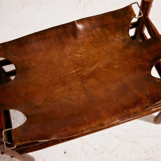 Image 1 of Poltrona e pouf in pelle di vitello ungherese, set da 2