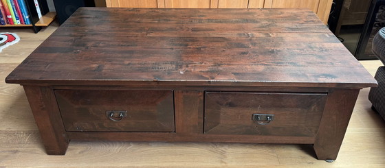 Image 1 of Table basse coloniale vintage en bois avec tiroirs