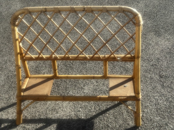 Twee vintage eenpersoonsbedden van rotan, jaren 70. – Fabrication artisanale années 70, Rattan (photo 6 of 15)