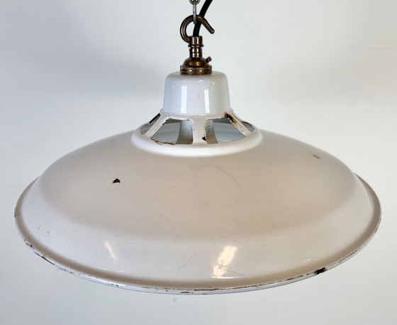 Image 1 of Industriële witte geëmailleerde fabriekshanglamp, jaren 60