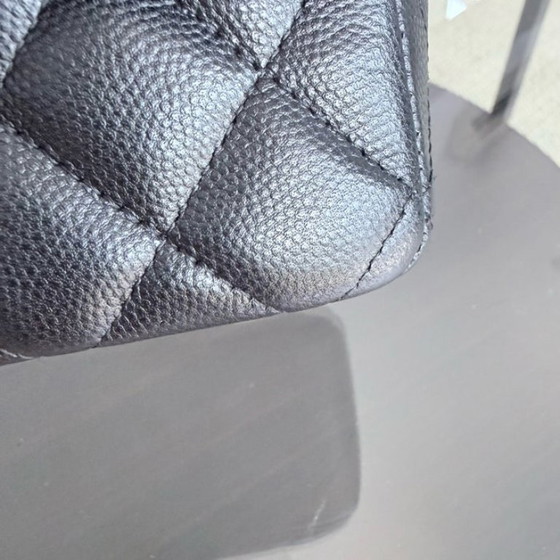 Image 1 of Borsa Chanel Classic Flap Mini - Caviar 20 cm trapuntata nera con finiture dorate Serie 23