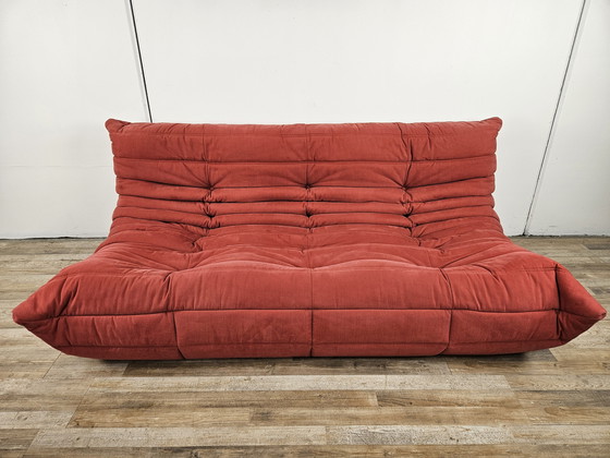 Image 1 of Togo Sofa van Michel Ducaroy voor Ligne Roset in rode stof