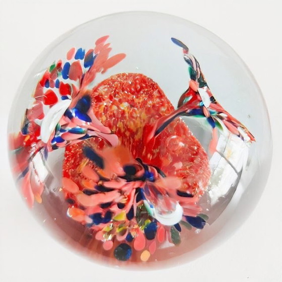 Image 1 of Presse-papiers en verre vintage confettis années 1970