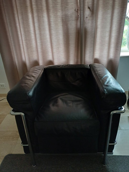 Two Le Corbusier LC2s from Cassina
