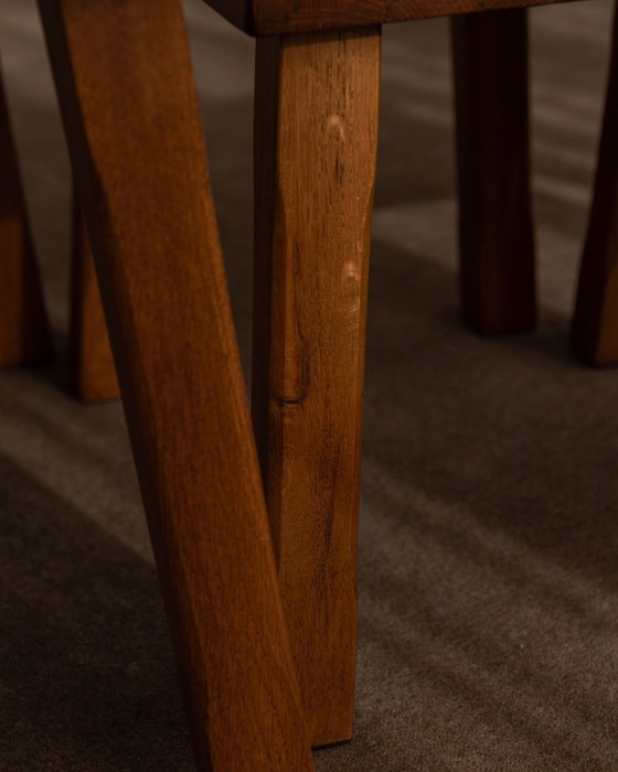 Image 1 of Vintage brutalistische massief eikenhouten bijzettafels (set van 3) – Nederlands, jaren 70