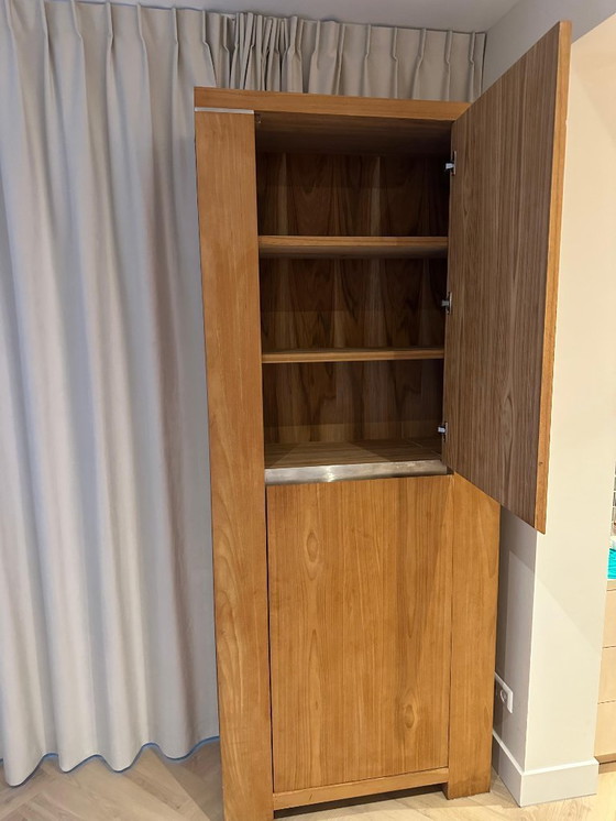 Image 1 of Wunderschöner Teakholz-Kleiderschrank