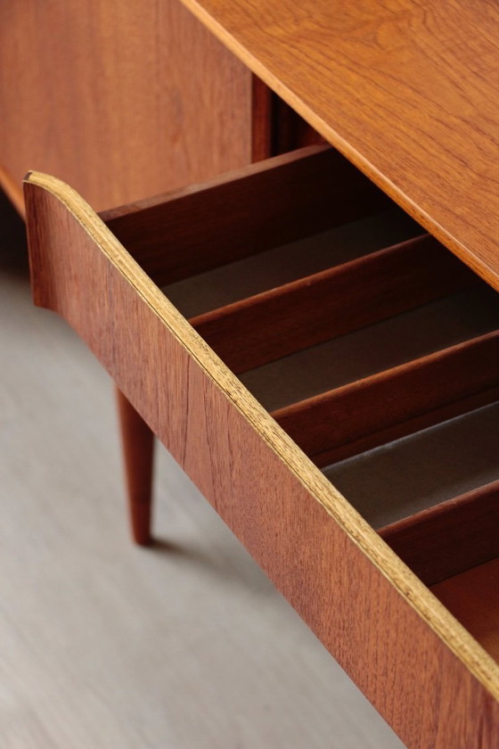 Image 1 of Aparador - White & Newton