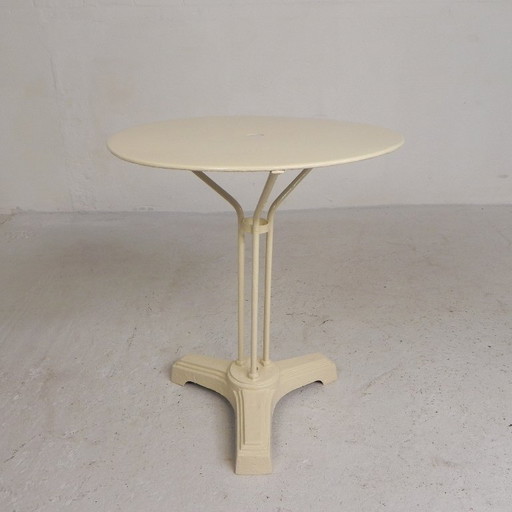 Bistro table with cast iron legs and round steel top, 1930s – eettafels (photo 2 of 22)
