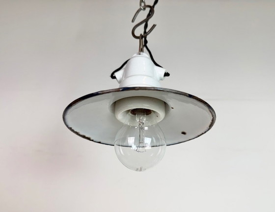 Image 1 of Industrielle Hängelampe aus grüner Emaille, 1950er