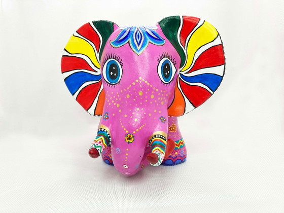 Image 1 of Una statuetta di elefante rosa in stile boho. Realizzata a mano dall'artista.