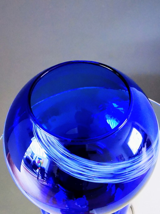 Vaas in bolvorm met voet, jaren 70