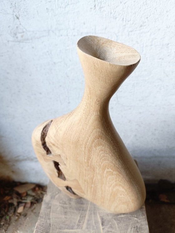 Image 1 of Vase/Skulptur aus geschnitzter massiver Eiche