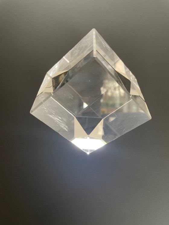 Image 1 of Cubo di vetro inclinato con effetto prismatico