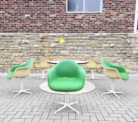 Image 1 of Herman Miller eetkamerset met stoelen, eettafel, vintage eetkamerset uit de jaren 60/70, kantoor