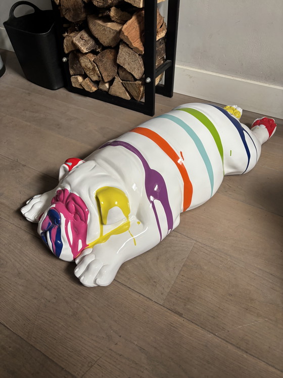 Image 1 of Multicolor liggend beeld Engelse Bulldog van hars 90 CM