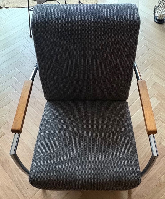 Image 1 of Montel stoel