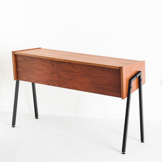 Console vintage en teck et fer laqué. Style scandinave. France, années 1960. – Iron, Wood (photo 3 of 12)
