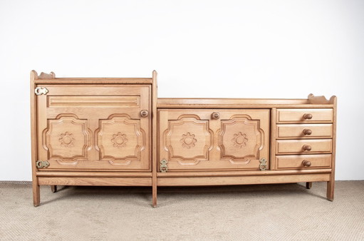 Französisches Sideboard aus massiver Eiche von Guillerme und Chambron für Your Home 1960.