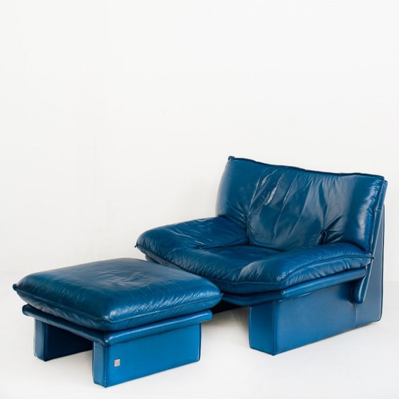 Poltrona e pouf vintage in pelle blu di Nicoletti Salotti - Italia anni '80 – Avanti - Italia, Poltrone (photo 3 of 21)