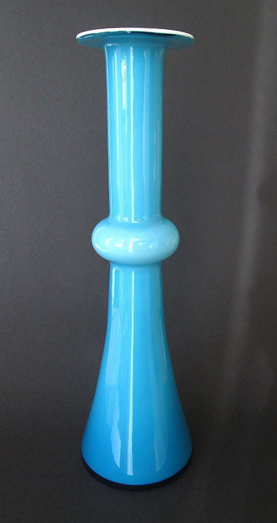 Image 1 of Bleu turquoise/blanc opalin 31,5 cm Vase danois Carnaby design 1968 par Christer Holmgren pour Holmegaard