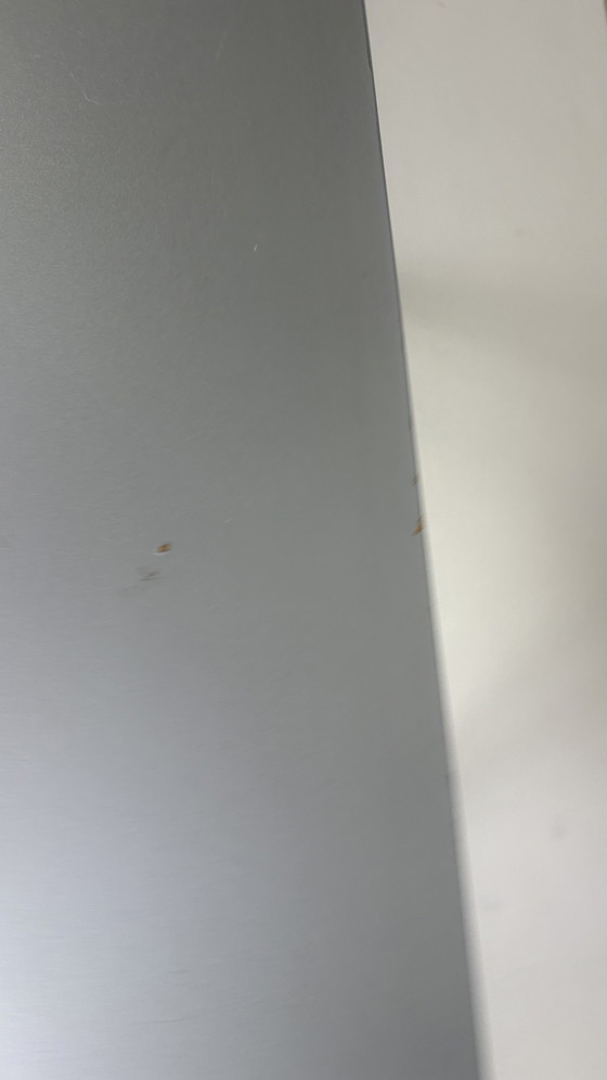 Image 1 of Table d'angle/d'appoint Pin Age grise, design danois, Arne Jacobsen