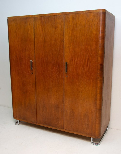 Grote Bauhaus kledingkast met verchroomde details, Bohemen, jaren 1930