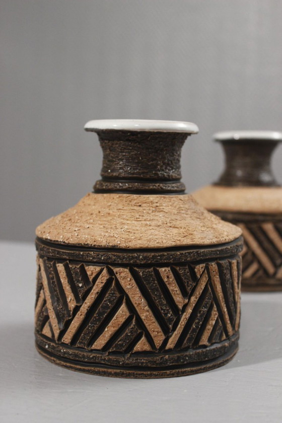 Image 1 of Coppia di vasi vintage in ceramica, argilla chamotte, decoro geometrico, Italia, anni '70