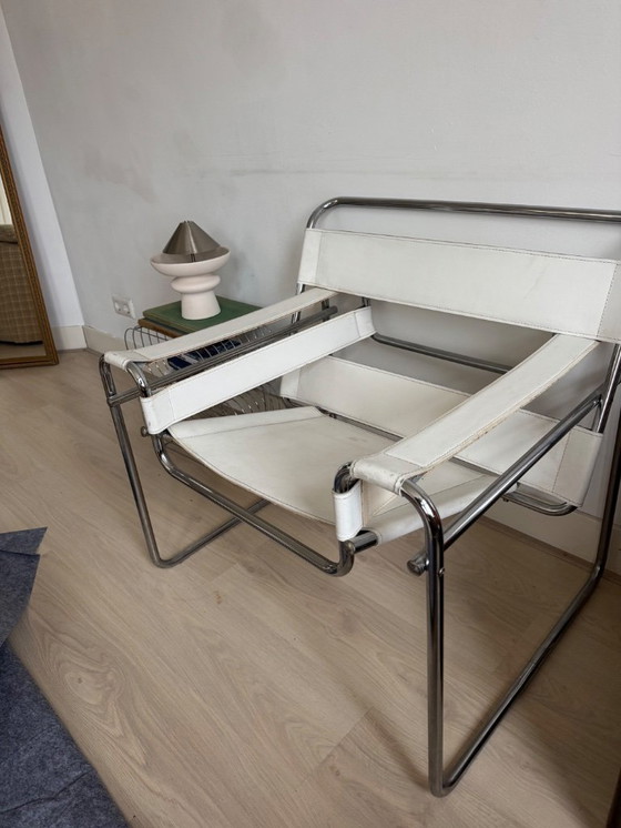Image 1 of wasilly lounge chair white leather