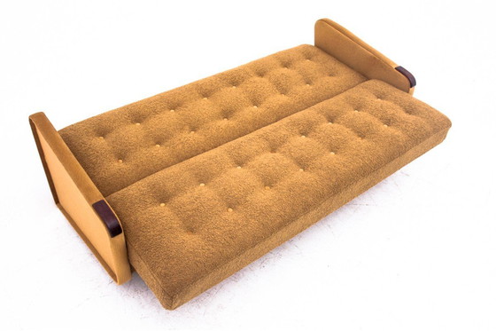 Image 1 of Gelbes Bouclé-Sofa aus der Mitte des Jahrhunderts, Dänemark, 1960er Jahre.