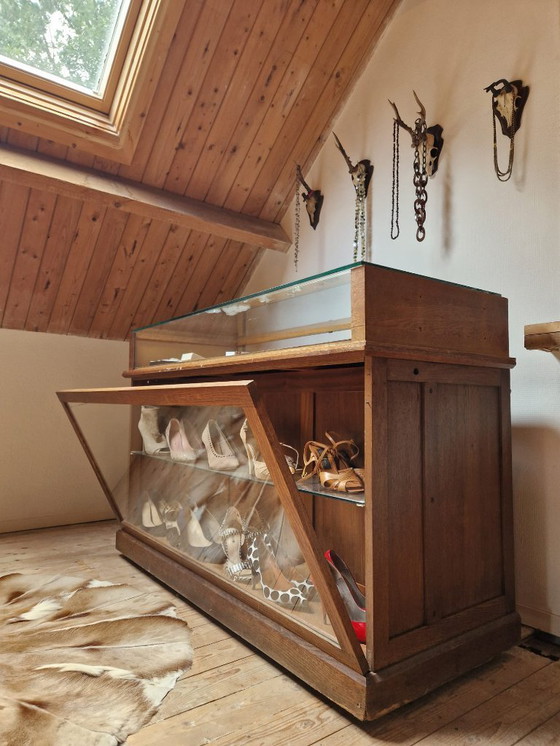 Image 1 of Vintage display case, mobile