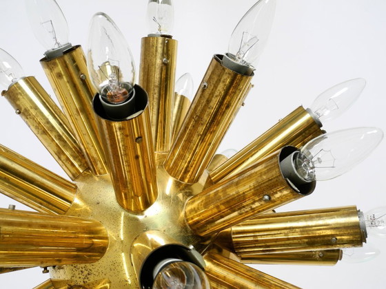 Image 1 of Lámpara de techo XXL de latón, estilo espacial, de los años 60, de J.T. Kalmar, con 43 brazos | 66 cm | 26"