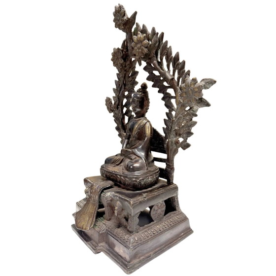 Bouddha Shakyamuni de l'Himalaya antique avec auréole – XVIIe-XVIIIe siècle – Lot 406 – Sculptures, Bronze (photo 8 of 25)