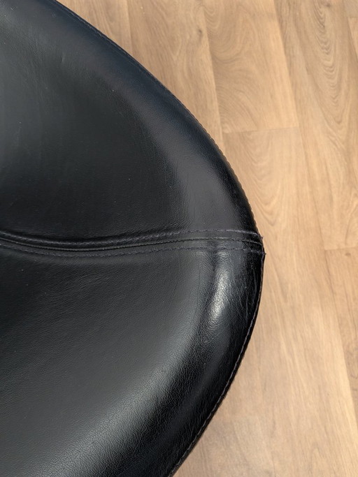 IKEA Turip draaifauteuil zwart leer met chroom poot – draaistoelen, Leather, Metal (photo 2 of 5)