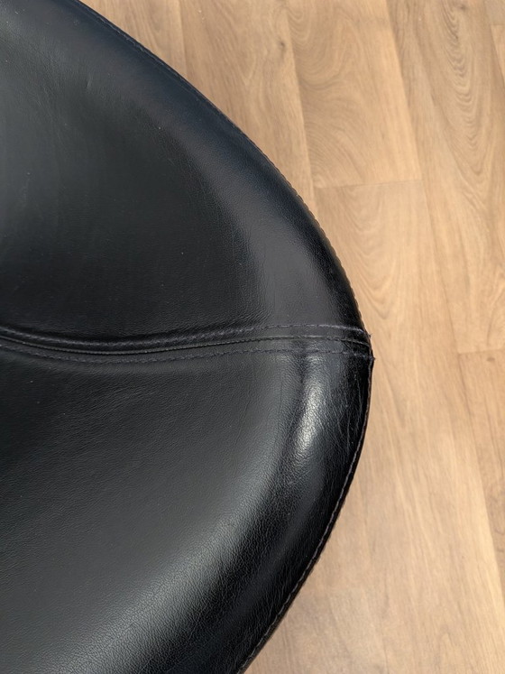 IKEA Turip draaifauteuil zwart leer met chroom poot – Draaistoelen, Leather, Metal (photo 2 of 5)