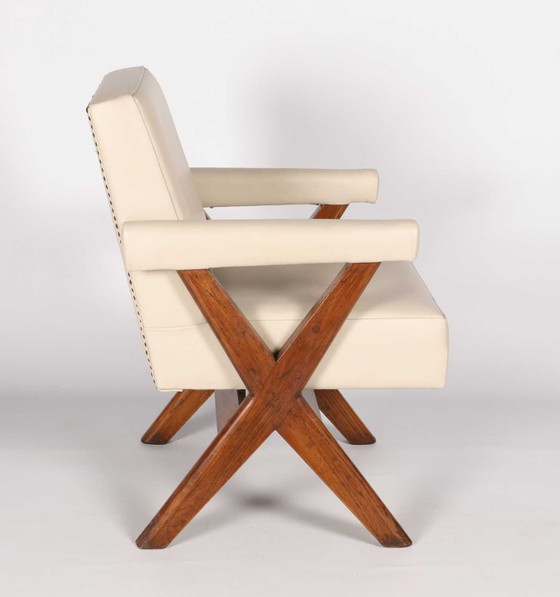 Pierre Jeanneret, une paire de chaises de bureau à piètement en X – Fauteuils, Skaï, Bois (photo 6 of 8)