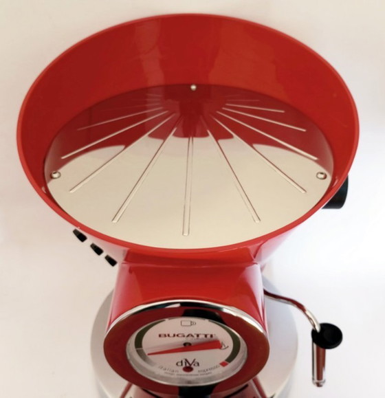 Image 1 of Máquina de café espresso Bugatti Diva roja diseñada por Andreas Seegatz