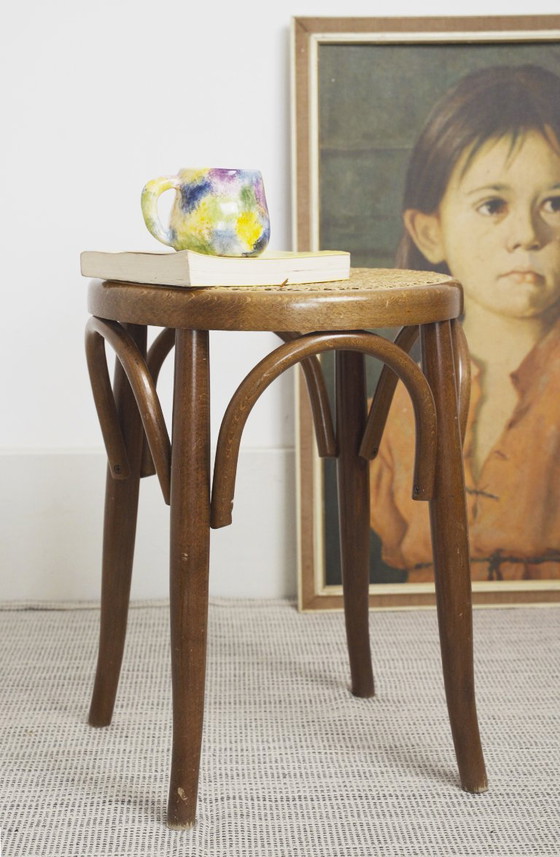 Sgabello vintage in stile Thonet in canna curvata, supporto per piante con seduta rotonda in rattan, (photo 12 of 16)